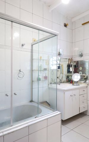 Casa para alugar com 230m², 1 quarto e 1 vagaBanheiro 