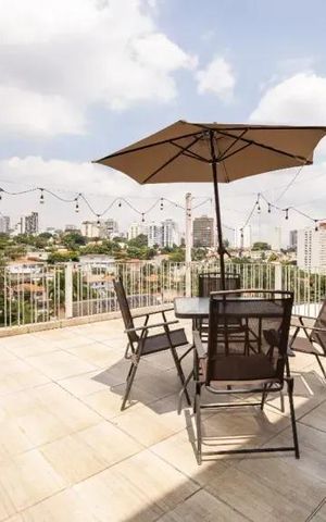 Casa à venda com 256m², 5 quartos e 3 vagas Casa à venda com 256m², 5 quartos e 3 vagasÁrea externa