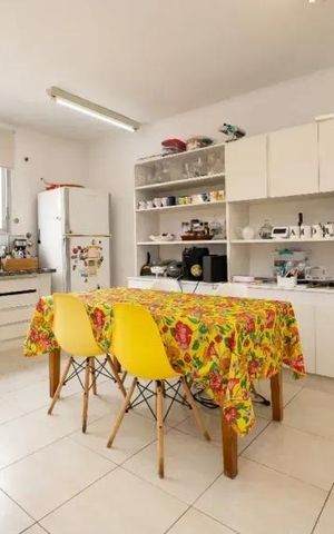 Casa à venda com 256m², 5 quartos e 3 vagas Casa à venda com 256m², 5 quartos e 3 vagasCozinha