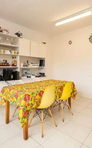 Casa à venda com 256m², 5 quartos e 3 vagas Casa à venda com 256m², 5 quartos e 3 vagasCozinha