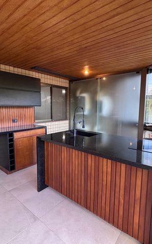 Apartamento à venda com 123m², 4 quartos e 3 vagas Apartamento à venda com 123m², 4 quartos e 3 vagasVaranda