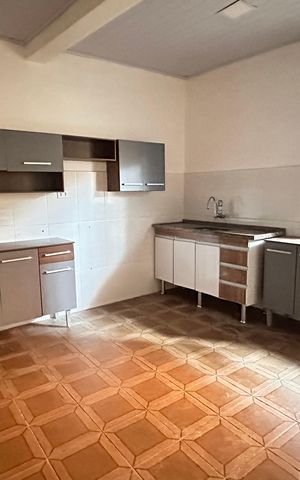 Casa para alugar com 80m², 2 quartos e sem vaga