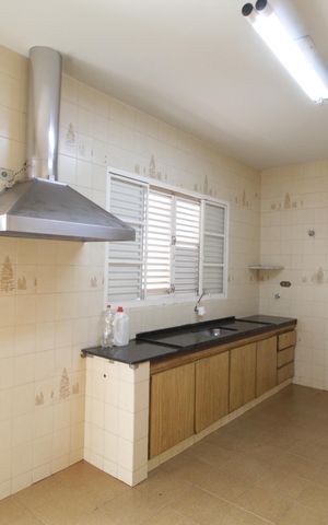 Casa para alugar com 380m², 6 quartos e 4 vagasCozinha