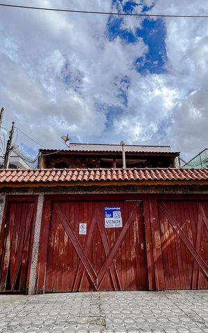 Casa à venda com 275m², 3 quartos e 2 vagasFachada com Plaquinha