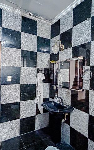 Casa à venda com 275m², 3 quartos e 2 vagasBanheiro
