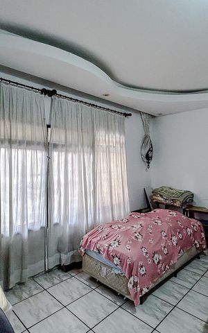 Casa à venda com 275m², 3 quartos e 2 vagasSala