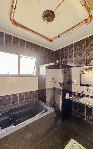 Casa à venda com 275m², 3 quartos e 2 vagasBanheiro da Suíte