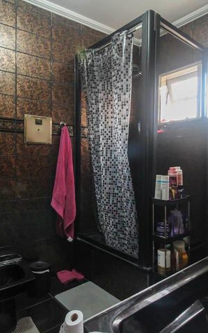 Casa à venda com 303m², 4 quartos e 3 vagas