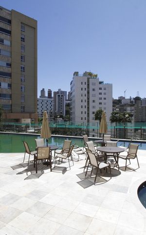 Apartamento à venda com 245m², 3 quartos e 3 vagasÁrea comum - Piscina