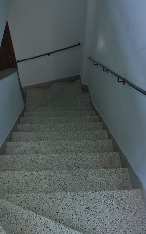 Apartamento para alugar com 45m², 1 quarto e sem vagaEscada de acesso