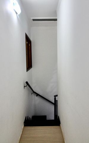 Casa para alugar com 180m², 3 quartos e 2 vagas Casa para alugar com 180m², 3 quartos e 2 vagasEscada
