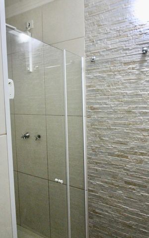 Casa para alugar com 180m², 3 quartos e 2 vagas Casa para alugar com 180m², 3 quartos e 2 vagasBanheiro da Suíte 1