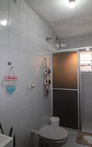 Casa à venda com 150m², 4 quartos e 1 vagaBanheiro 2