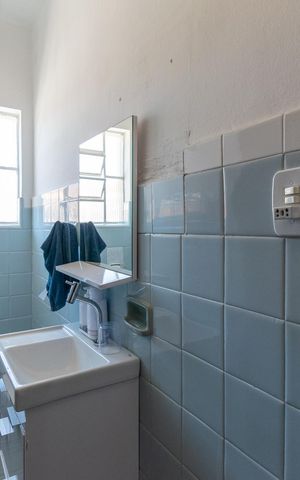 Casa à venda com 140m², 2 quartos e 2 vagasBanheiro 