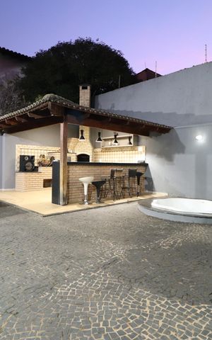 Casa para alugar com 180m², 3 quartos e 2 vagasVaranda - Quintal