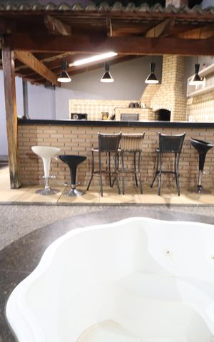 Casa para alugar com 180m², 3 quartos e 2 vagasVaranda - Quintal