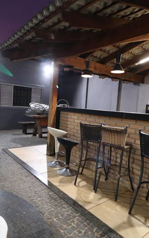 Casa para alugar com 180m², 3 quartos e 2 vagasVaranda - Quintal
