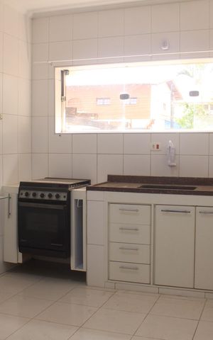 Casa para alugar com 282m², 4 quartos e 4 vagasCozinha