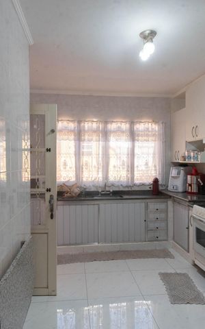 Casa à venda com 127m², 2 quartos e 4 vagas Casa à venda com 127m², 2 quartos e 4 vagasCozinha