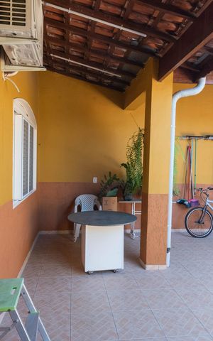 Casa à venda com 127m², 2 quartos e 4 vagas Casa à venda com 127m², 2 quartos e 4 vagasQuintal