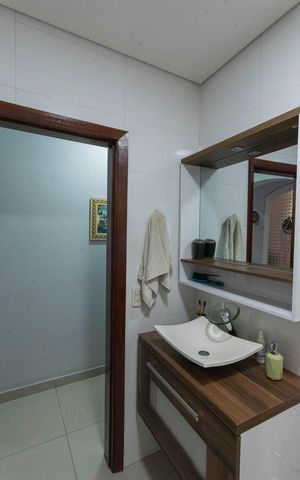Casa à venda com 127m², 2 quartos e 4 vagas Casa à venda com 127m², 2 quartos e 4 vagasBanheiro