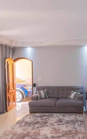 Casa à venda com 127m², 2 quartos e 4 vagas Casa à venda com 127m², 2 quartos e 4 vagasSala