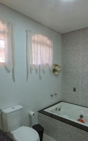 Casa à venda com 127m², 2 quartos e 4 vagas Casa à venda com 127m², 2 quartos e 4 vagasBanheiro da Suíte