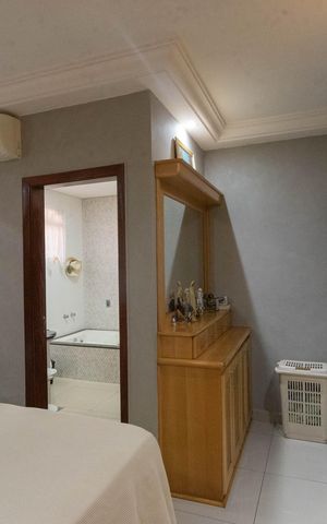 Casa à venda com 127m², 2 quartos e 4 vagas Casa à venda com 127m², 2 quartos e 4 vagasSuíte