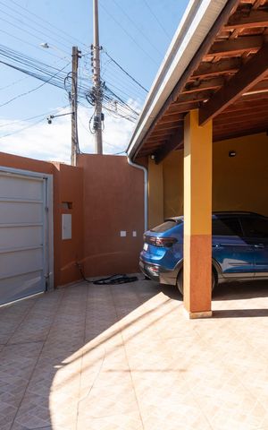 Casa à venda com 127m², 2 quartos e 4 vagas Casa à venda com 127m², 2 quartos e 4 vagasGaragem
