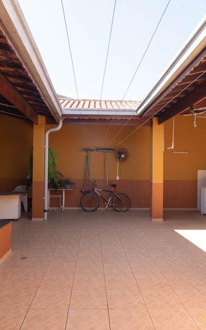 Casa à venda com 127m², 2 quartos e 4 vagas Casa à venda com 127m², 2 quartos e 4 vagasQuintal