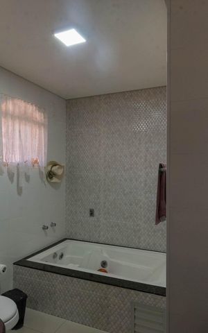 Casa à venda com 127m², 2 quartos e 4 vagas Casa à venda com 127m², 2 quartos e 4 vagasBanheiro da Suíte