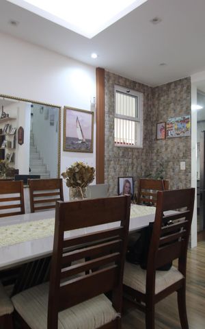 Casa de condomínio à venda com 210m², 4 quartos e 3 vagasSala