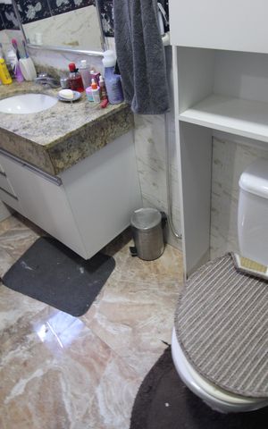 Casa de condomínio à venda com 210m², 4 quartos e 3 vagasBanheiro social 1