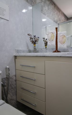 Casa de condomínio à venda com 119m², 4 quartos e 3 vagasBanheiro 2