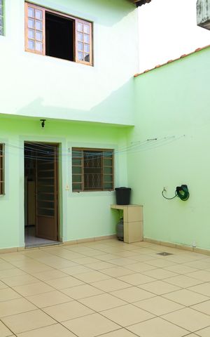 Casa à venda com 234m², 5 quartos e 2 vagasQuintal