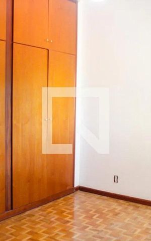 Casa à venda com 240m², 6 quartos e 3 vagas Casa à venda com 240m², 6 quartos e 3 vagasCasa 1 - Quarto