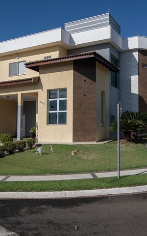 Casa de condomínio para alugar com 300m², 4 quartos e 3 vagas Casa de condomínio para alugar com 300m², 4 quartos e 3 vagasFachada da Casa