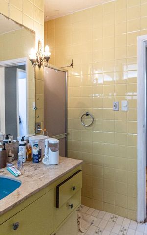 Apartamento à venda com 227m², 3 quartos e 2 vagas Apartamento à venda com 227m², 3 quartos e 2 vagasBanheiro Social