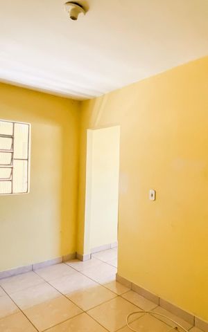 Casa para alugar com 42m², 1 quarto e sem vaga Casa para alugar com 42m², 1 quarto e sem vagaSala