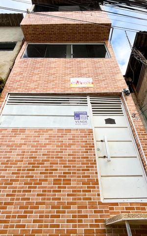 Casa à venda com 50m², 2 quartos e sem vaga Casa à venda com 50m², 2 quartos e sem vagaFachada
