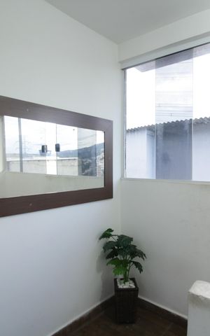Casa à venda com 50m², 2 quartos e sem vaga Casa à venda com 50m², 2 quartos e sem vagaEscada