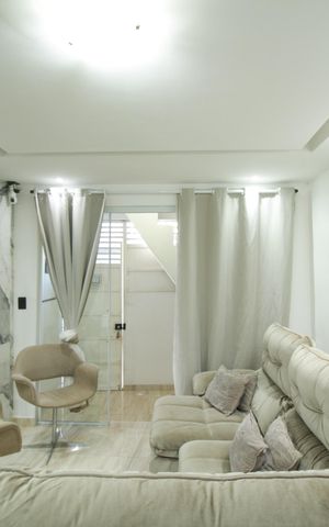 Casa à venda com 50m², 2 quartos e sem vaga Casa à venda com 50m², 2 quartos e sem vagaSala
