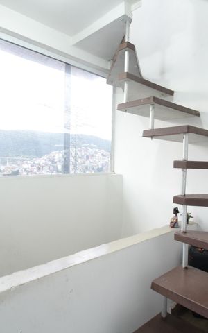 Casa à venda com 50m², 2 quartos e sem vaga Casa à venda com 50m², 2 quartos e sem vagaEscada