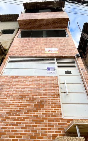 Casa à venda com 50m², 2 quartos e sem vaga Casa à venda com 50m², 2 quartos e sem vagaFachada