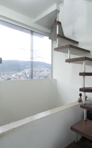 Casa à venda com 50m², 2 quartos e sem vaga Casa à venda com 50m², 2 quartos e sem vagaEscada