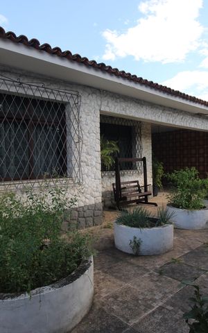Casa à venda com 140m², 3 quartos e 4 vagasFrente da casa