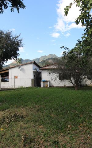 Casa à venda com 140m², 3 quartos e 4 vagasQuintal
