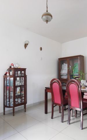 Casa à venda com 140m², 3 quartos e 4 vagasSala