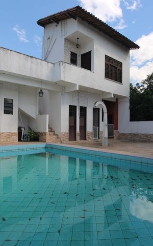 Casa à venda com 140m², 3 quartos e 4 vagasPiscina