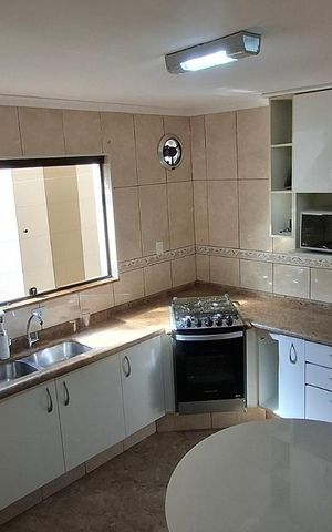 Casa à venda com 200m², 3 quartos e 2 vagas Casa à venda com 200m², 3 quartos e 2 vagasCozinha